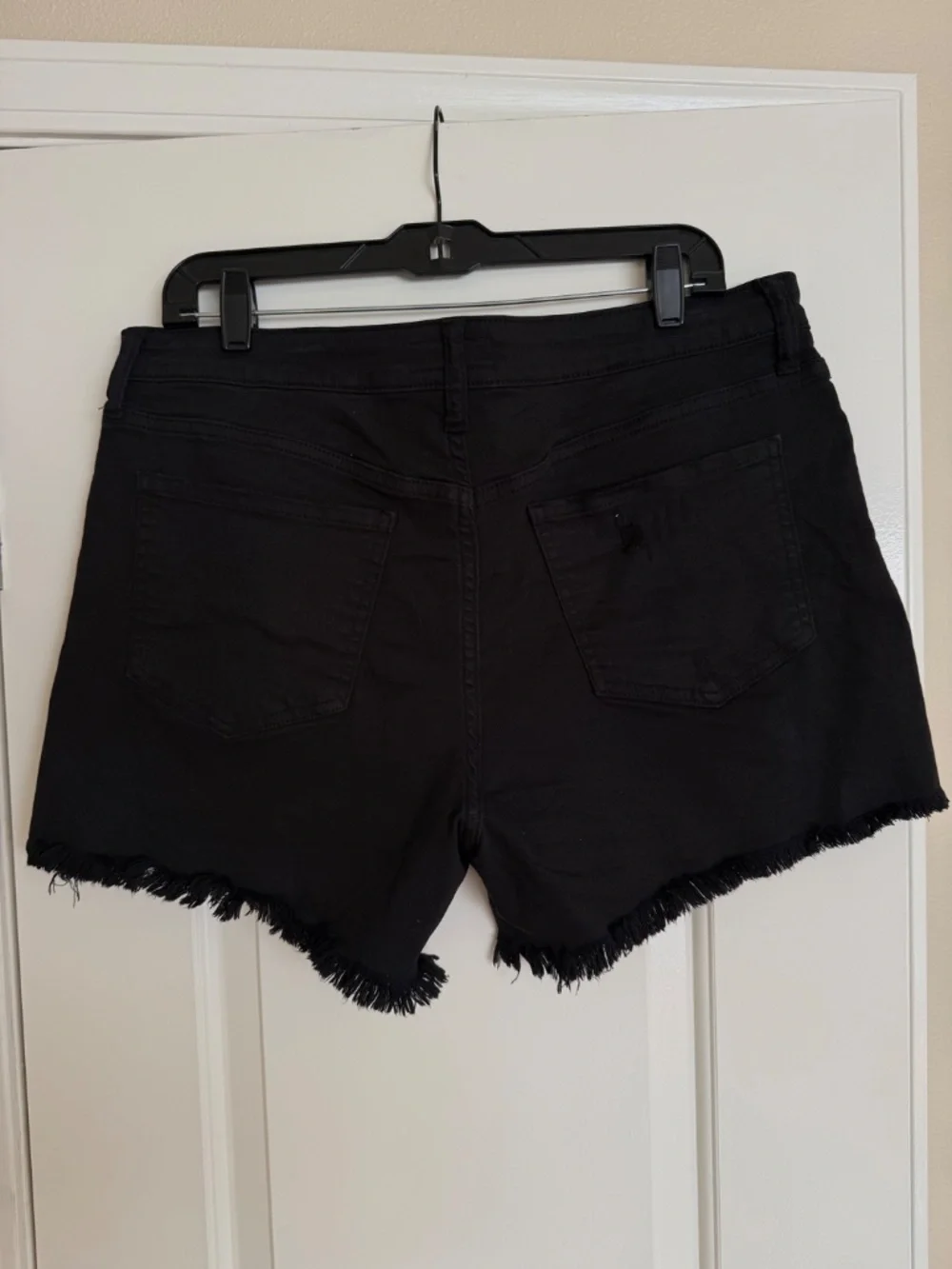 Kut From The Kloth Jane Long Short w/ Fray Hem, Black, Size 12
